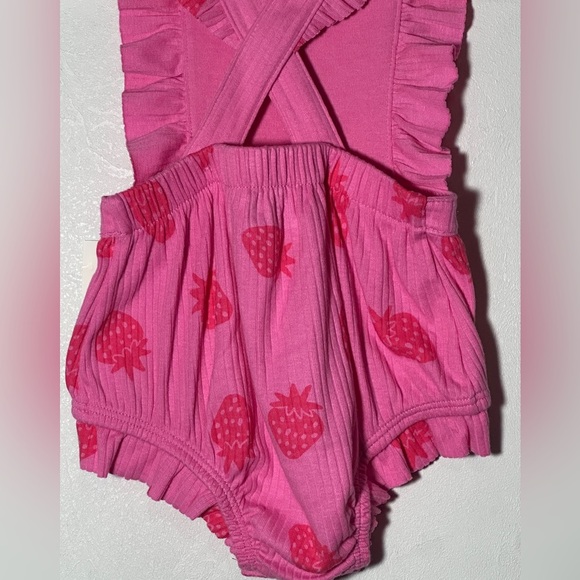Cat & Jack Pink Strawberry Print Baby Romper Size 3-6 months - Picture 5 of 7